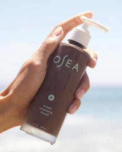 Ocean Cleansing Mudd in hand